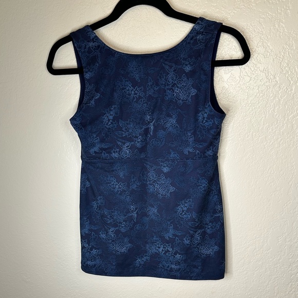 Patagonia - Gently Used Active Women’s Top - Floral Blue - Size Small - Picture 4 of 6